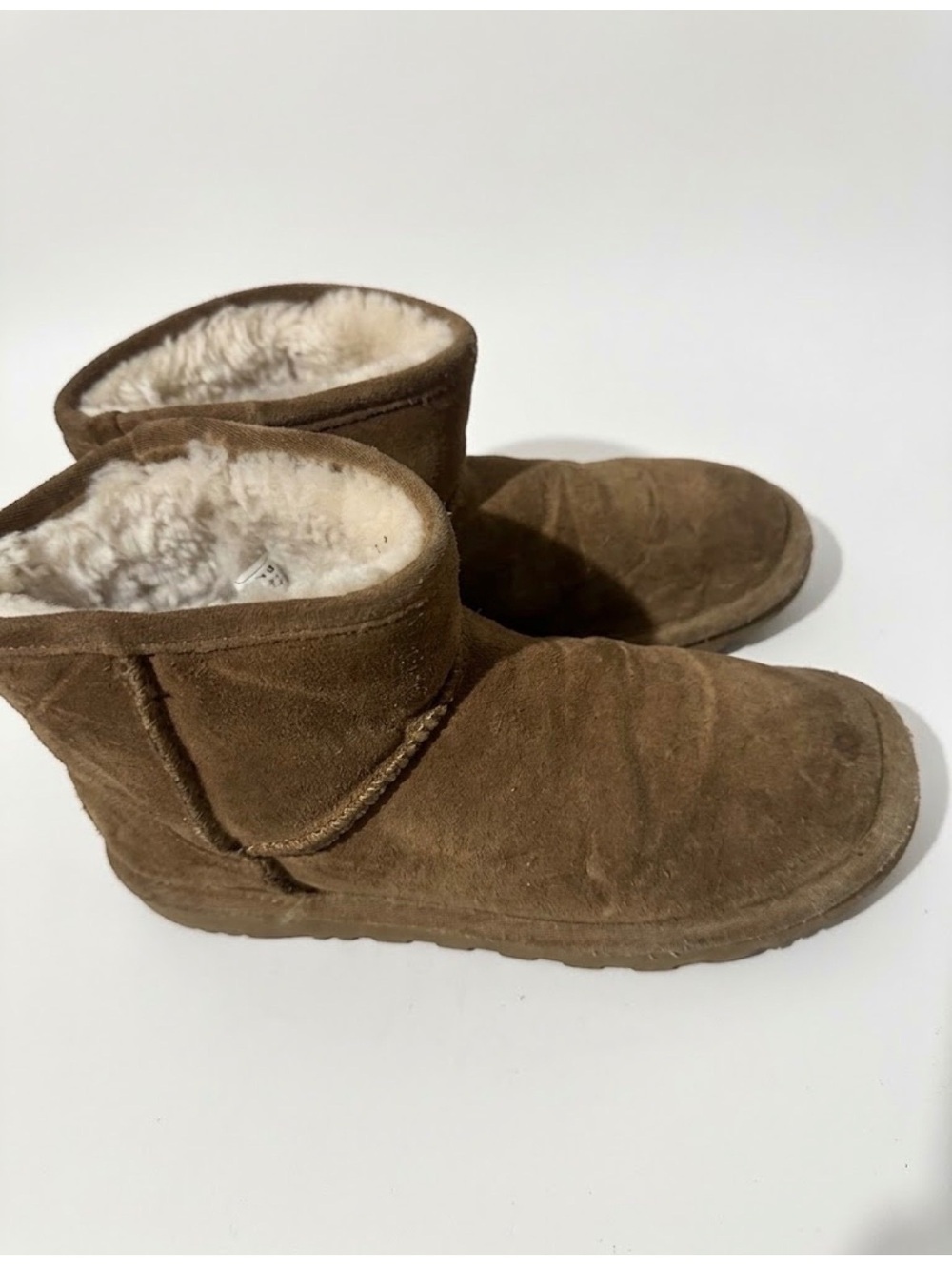 Bearpaw Women's Classic Short Suede Boots Sz 9